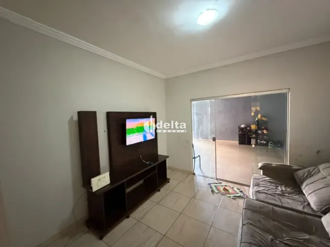 Casa residencial com 3 quartos disponível para locação e venda no bairro Nova Uberlândia e
