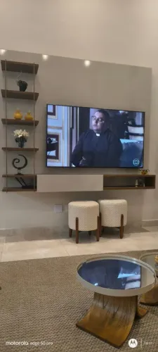 Painel Semi novo - Para TV até 65" - Retirada no local