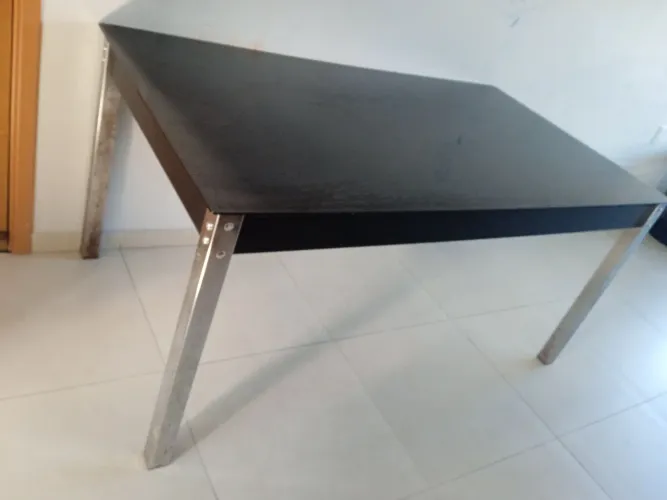 Mesa sofisticada de vidro temperado