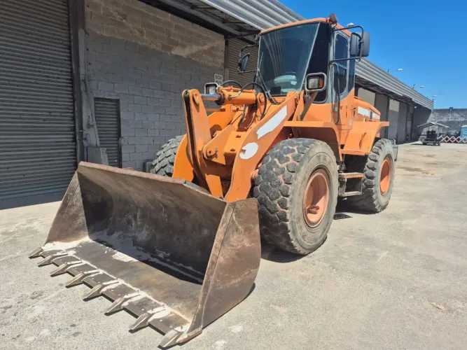 Pá carregadeira doosan DL200.