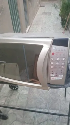 Micro-ondas para conserto ou retirada de peças