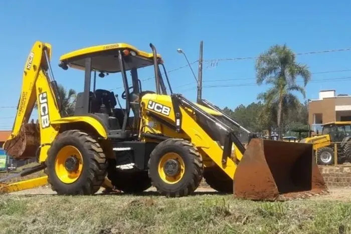 Retroescavadeira JCB 2016