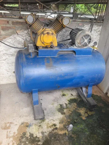 Vendo compressor de ar 200 litros.
