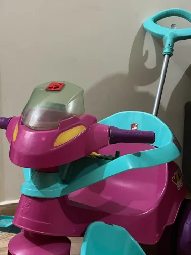 Motoquinha Infantil com Haste e Suporte para Celular