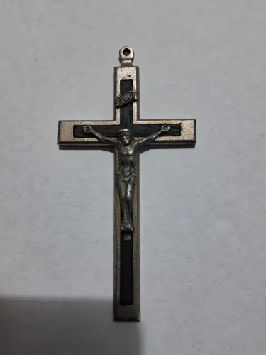 Crucifixo com inscrição "Indulgência de Jerusalém "