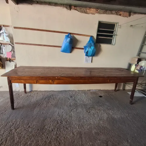 Vende se Mesa de madeira de 3 metro, caber 10 cadeiras ideal para colocar na varanda et.