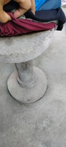 Messa de concreto com 3 bancos