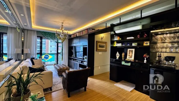 Apartamento andar alto , sacada vista Baía Norte