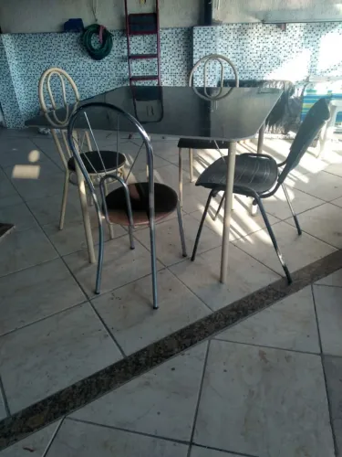 Mesa com cadeiras