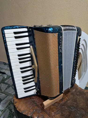 Acordeon latosca 80 baixos