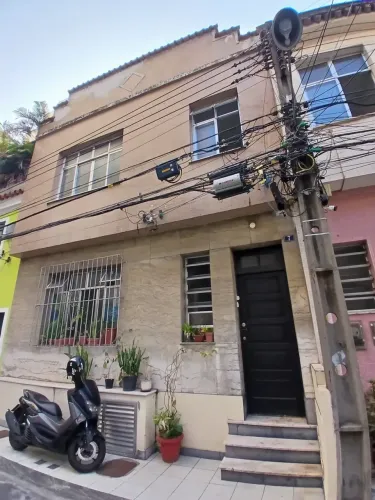 Casa de vila para aluguel tem 70 metros quadrados com 3 quartos em Botafogo - Rio de Janei