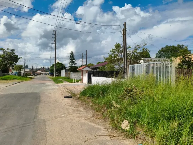 Terreno oferece excelente aproveitamento para projetos residenciais ou investimento.