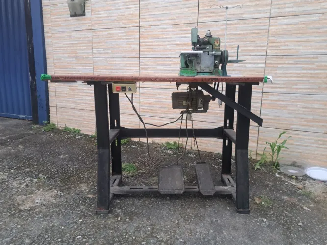 Maquina de costura overlok chinesinha
