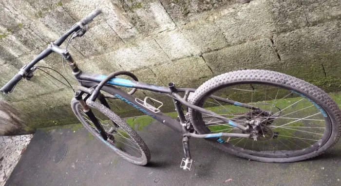 Bike aro 29 só falta o banco e canote 