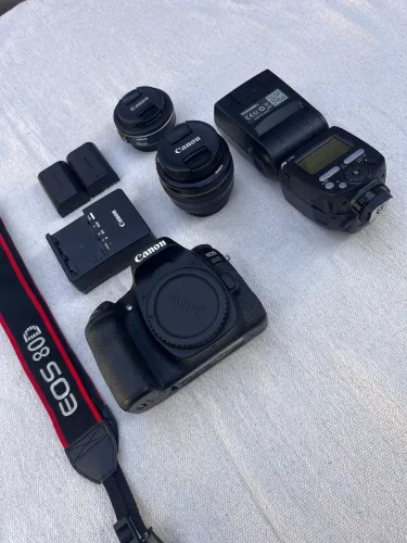 Canon 80D kit lente 50mm + 40mm 2 baterias