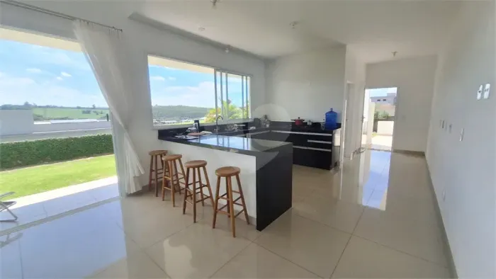 Casa à venda com 4 quartos, sendo 3 suítes, no condomínio Fazenda Alta_vista, Salto de Pir