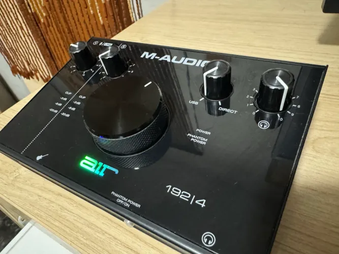 M-Audio 192 | 4 Interface de Áudio XLR p10 2 canais c/ Phantom Power