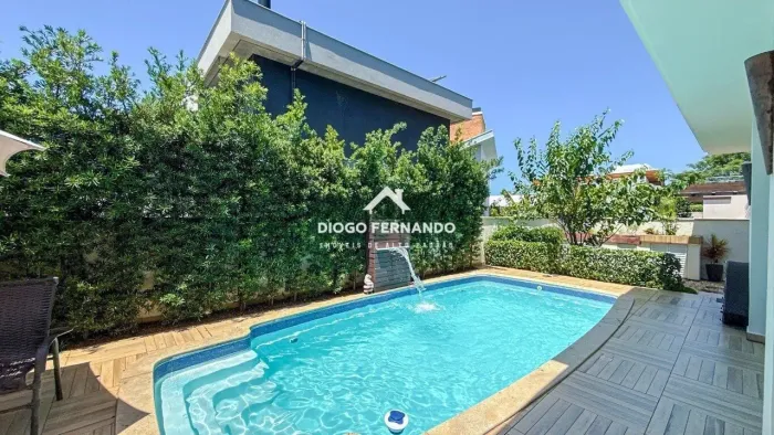 Casa no Condomínio Quinta dos Açores com 4 Suítes, Piscina e SPA
