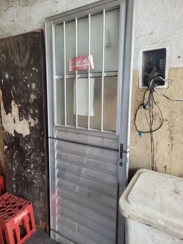 Porta alumínio nova sem uso