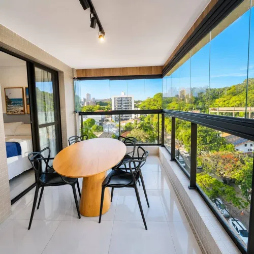 Quarto e sala com varanda no House Ondina, 37m² - Salvador/BA.