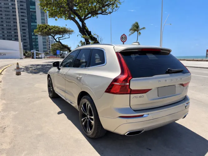 Volvo XC-60 XC 60 T-8 Híbrido Momentum 2.0 5P 2021