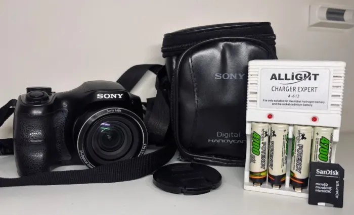 Sony Cyber-shot DSCH100?