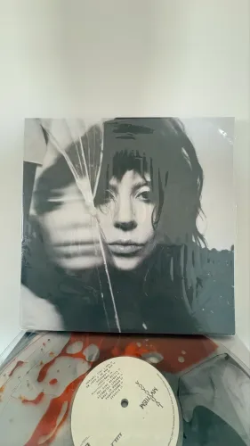 Vinil Lady Gaga - MAYHEM (líquido blood records) + disco laranja