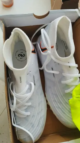 Chuteira society da Nike