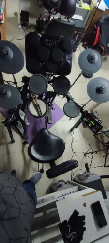 Bateria eletrônica Yamaha dtx502 com acessórios exclusivos!