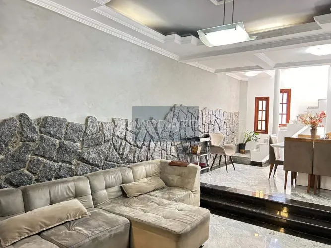 Casa, 03 quartos, 01 suíte com Ampla Área Externa - Pedra Azul