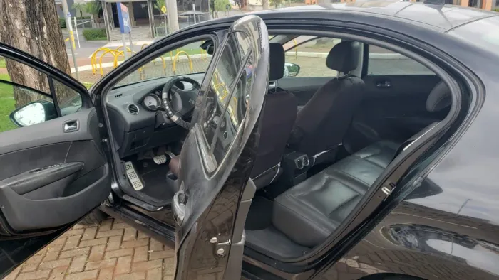 Peugeot 408 Sedan Griffe 2.0 Flex 16V 4P Aut. 2012