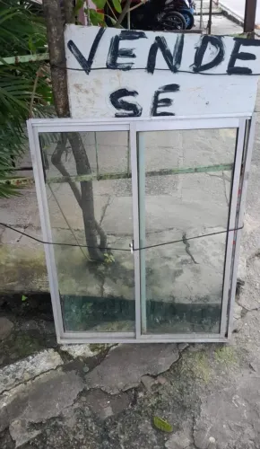 1 janela alumínio lumínio 80 largura e 1 metro de altura  110 $$