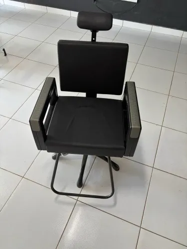 Lavatório e cadeira
