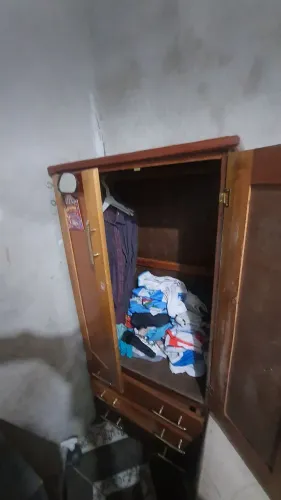 guarda roupa de madeira