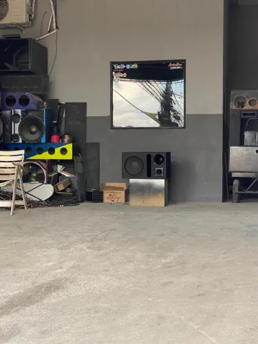 Caixa de som automotiva