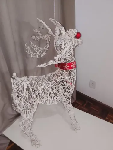 Rena de Natal grande com fio de fada.