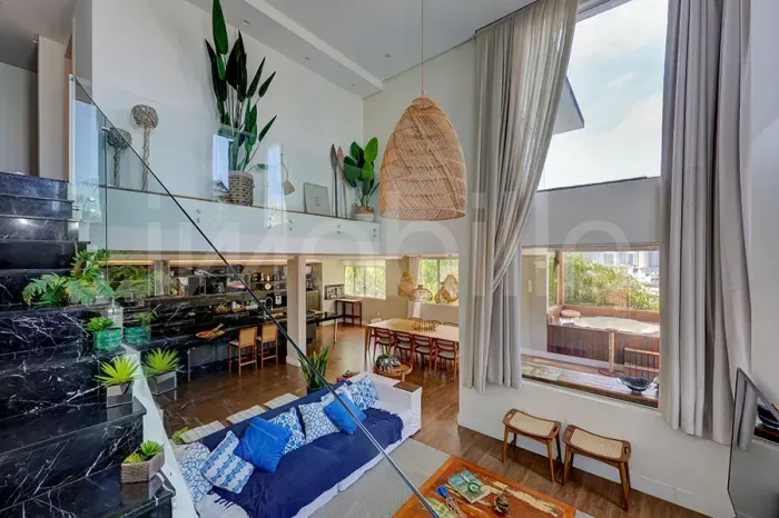 Casa no Condomínio Horizontal na Praia Brava em Itajaí.