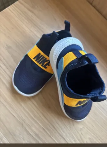 Tênis Nike azul em excelente estado TAM 24