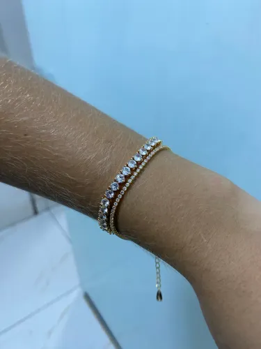 A Pulseira Riviera Dourada que Rouba Todos os Olhares 