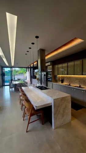 Sobrado à Venda no Condomínio do Lago - 320m² e 5 Suítes