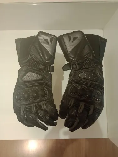 Vendo Um Par de Luvas Dainese