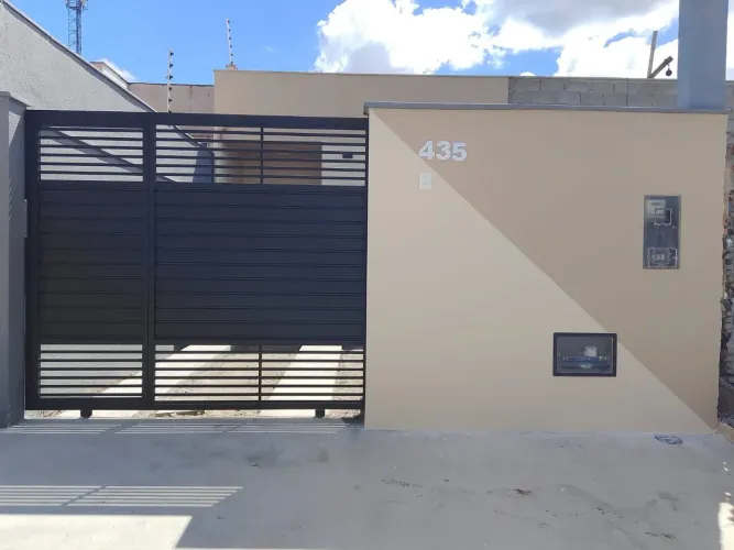 Vendo excelente casa de 2/4 sendo uma suíte na Conceição