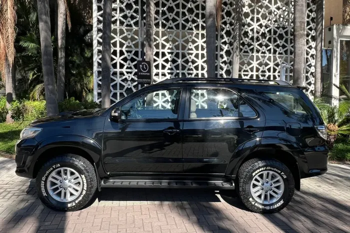 Toyota Hilux SW4 SRV D4-d 4X4 3.0 TDI Dies. AUT 2012