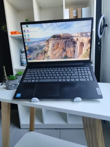 NOTEBOOK LENOVO V15 - I5-12TH!!