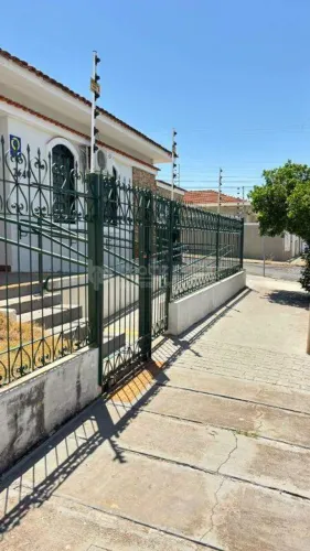 Casa Comercial à Venda no Bairro Santos Dumont 285 m², 4 Quartos e 2 Vagas