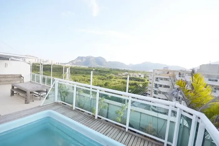 Vendo ou Alugo Cobertura Duplex 190m2 sendo 4 quartos 2 vagas, 2 suites Cond Maximus Recre