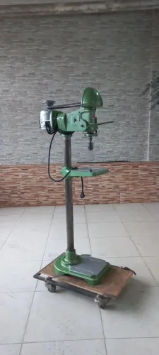 Furadeira de coluna EXACTA