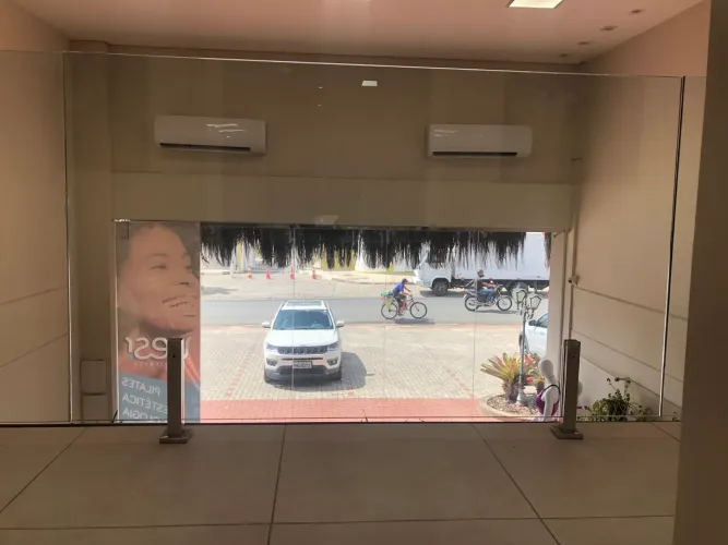 Guarda corpo em vidro com fixação em torre de inox 