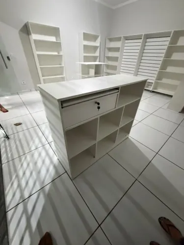 KIT LOJA CONTÉM 8 ITENS MDF NOVO ENTREGA INSTALAÇÃO GRÁTIS