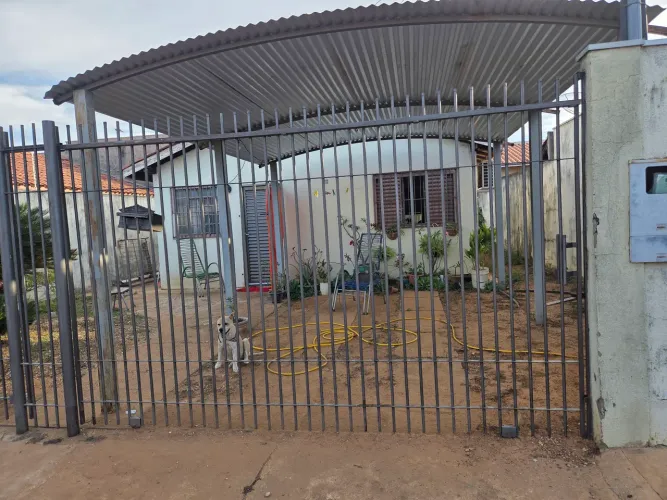 Vende-se esta casa no Residencial Azaleia, Parque das Rosas, em Rondonopolis-MT.